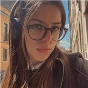 Studentessa universitaria diplomata al liceo classico